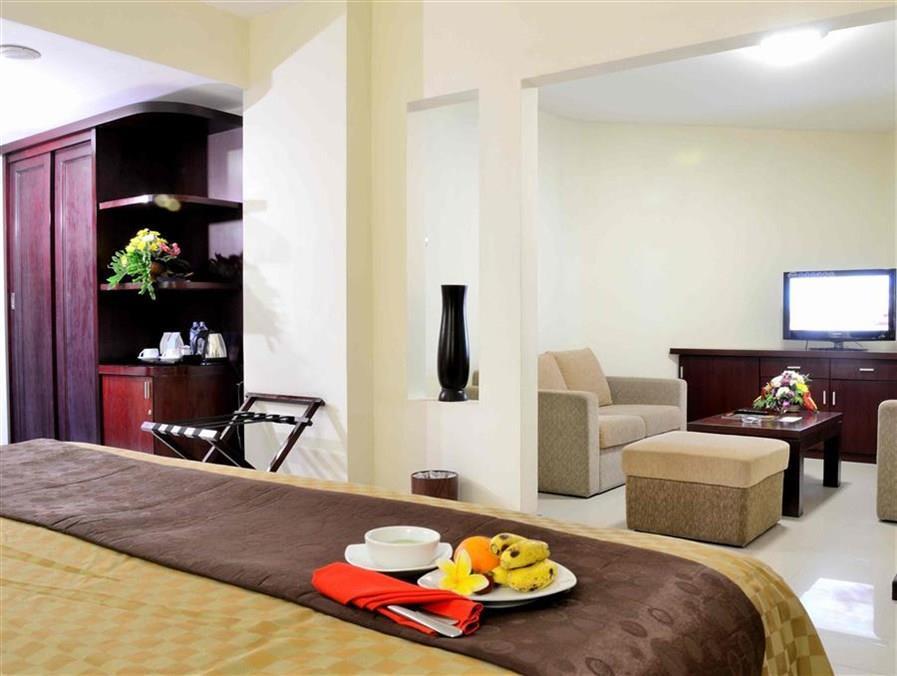 The Sun Hotel Sidoarjo Exterior foto